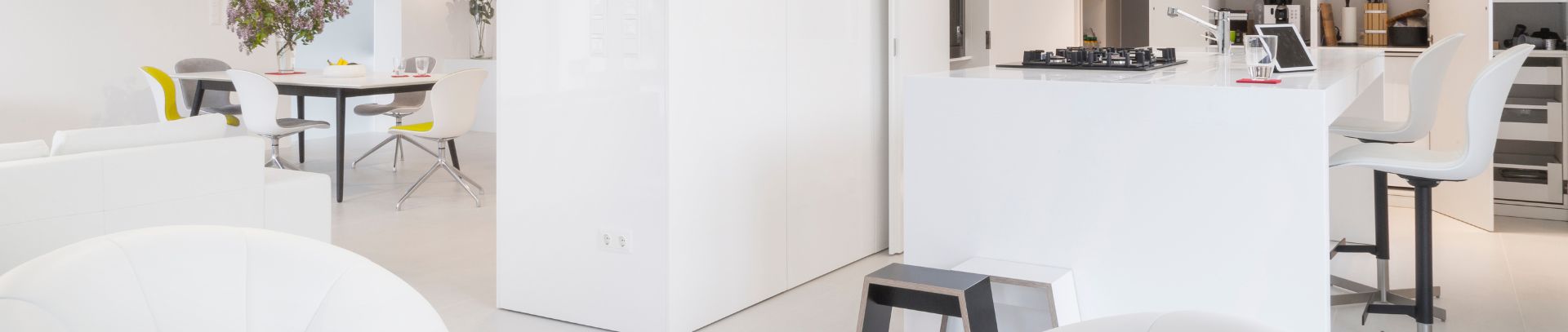 Total White décor looks with porcelain stoneware