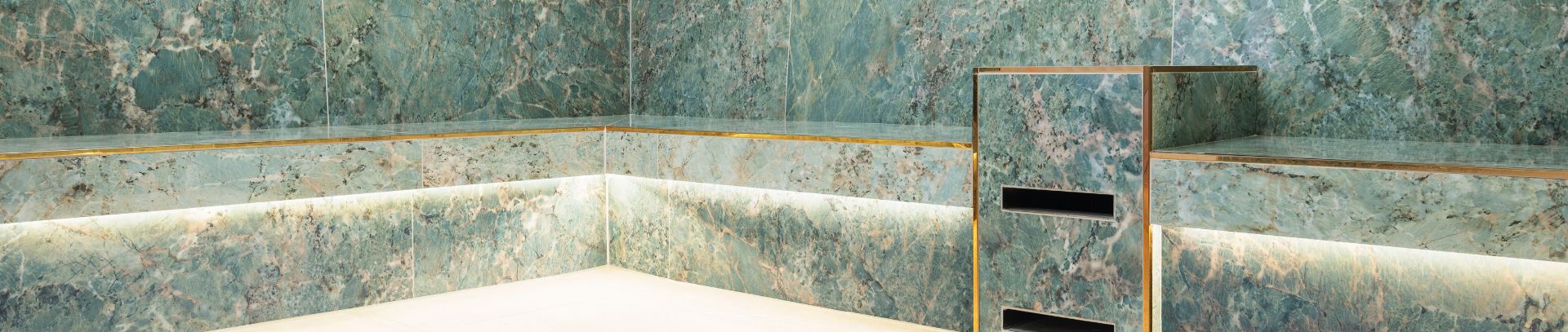 Ironmonger Row Baths SPA: creativi accostamenti cromatici in gres porcellanato