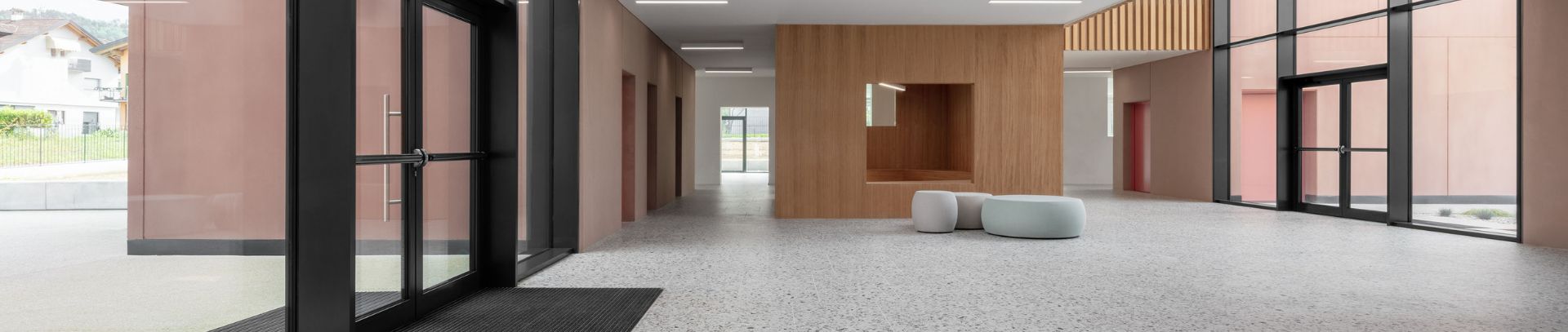 Enchanting porcelain stoneware flooring for the new lower secondary school in Puos d’Alpago