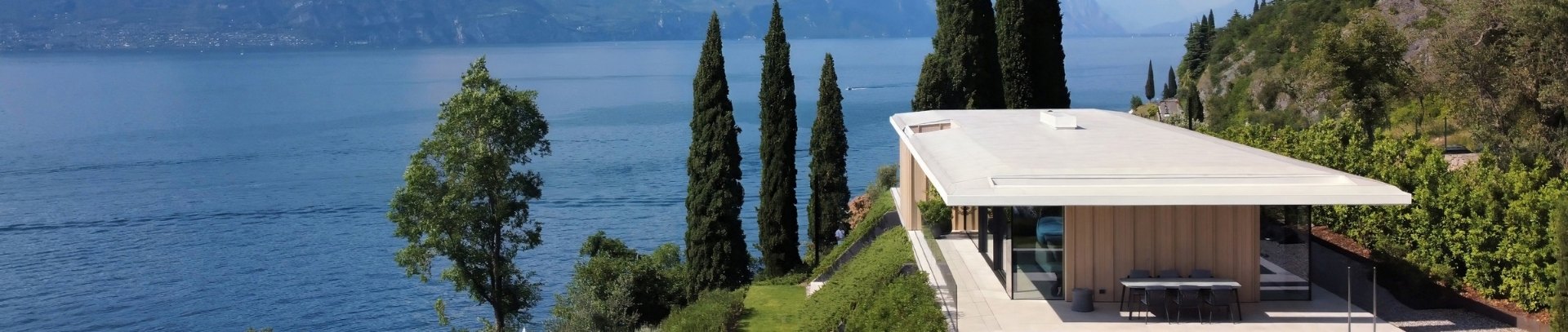 Beyond the waterline: where ceramic surfaces meet the horizon
