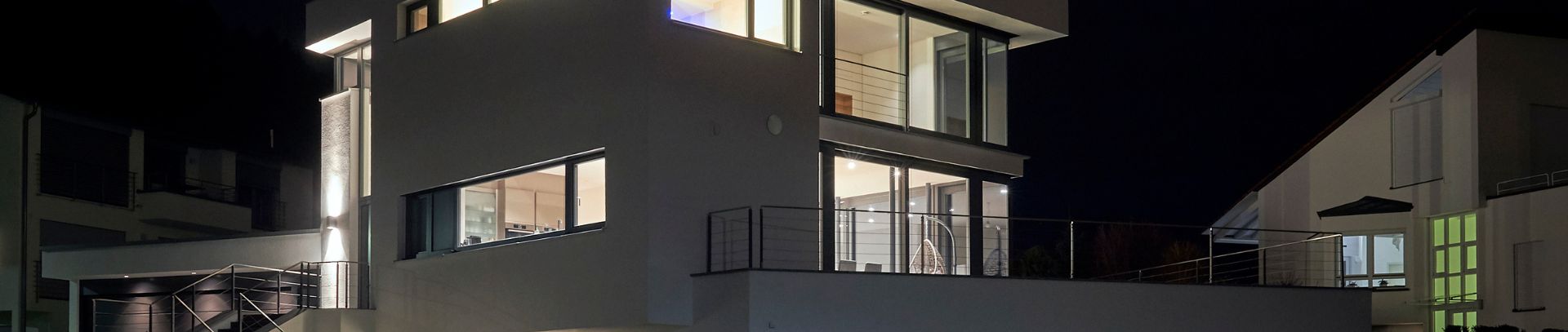 A modern residential building tiled with porcelain stoneware